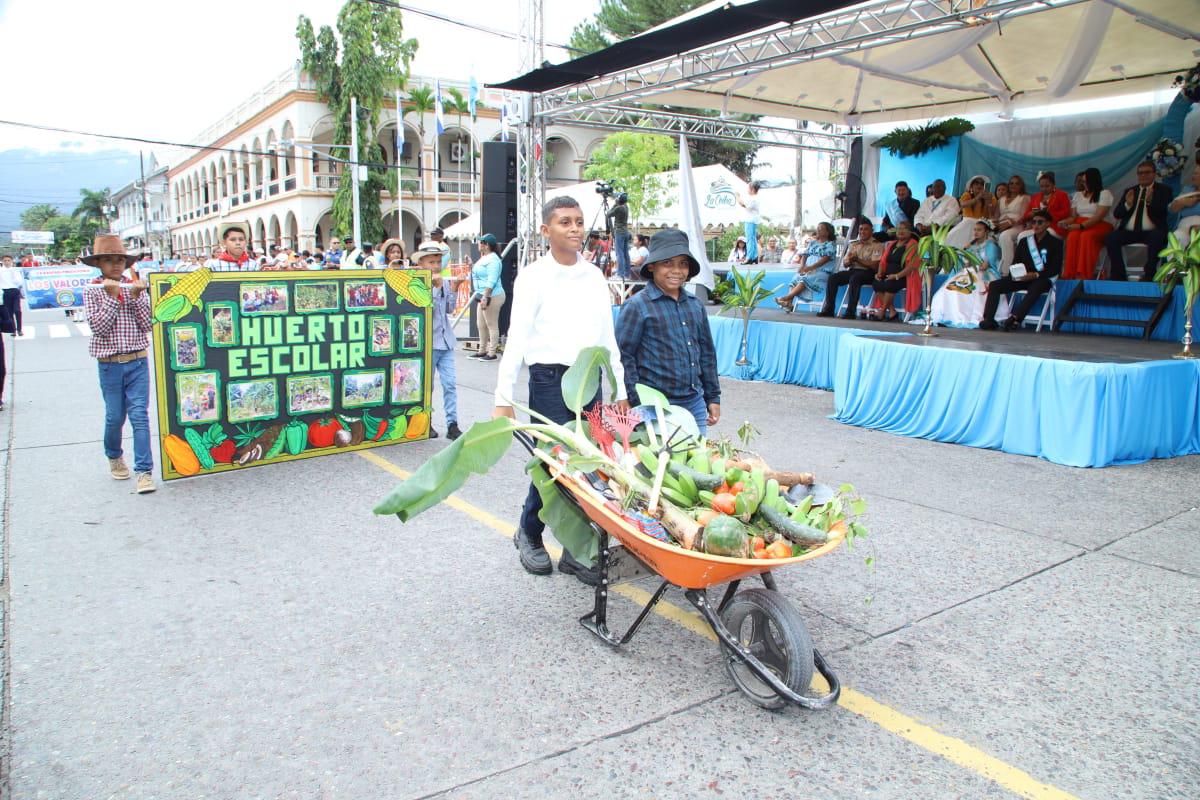 Desfiles patrios 2025: tradición y patriotismo resaltan en La Ceiba
