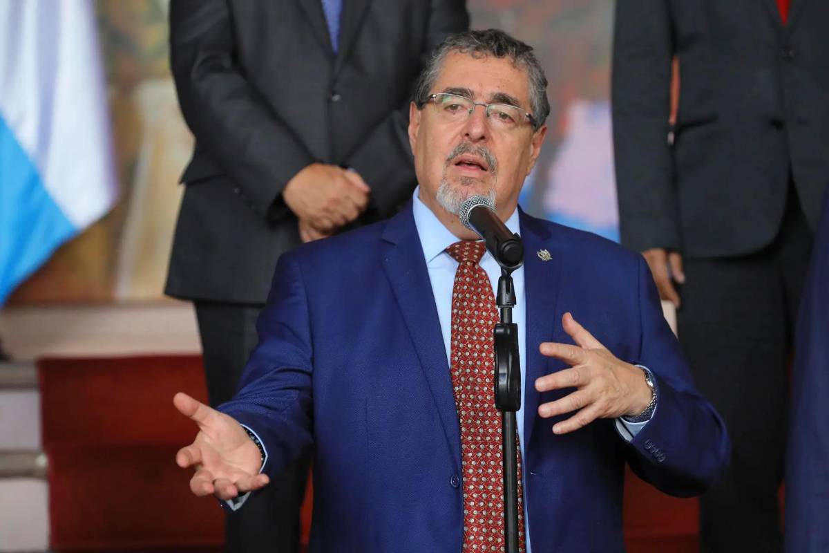 Un juez ordena cancelar el partido político del presidente de Guatemala