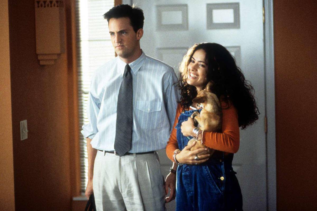 Salma Hayek recuerda a Matthew Perry con un conmovedor mensaje