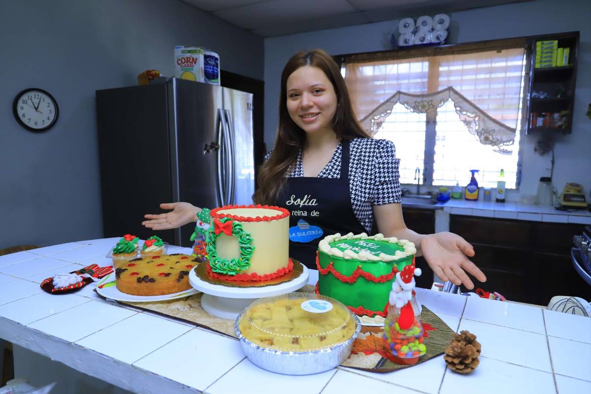 Estudiante de psicología emprende con postres en línea y sueña con abrir un café