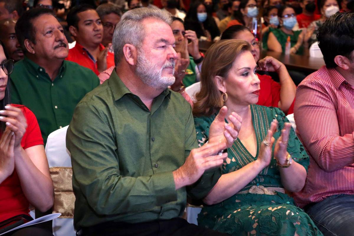 Roberto Contreras junto a su esposa.