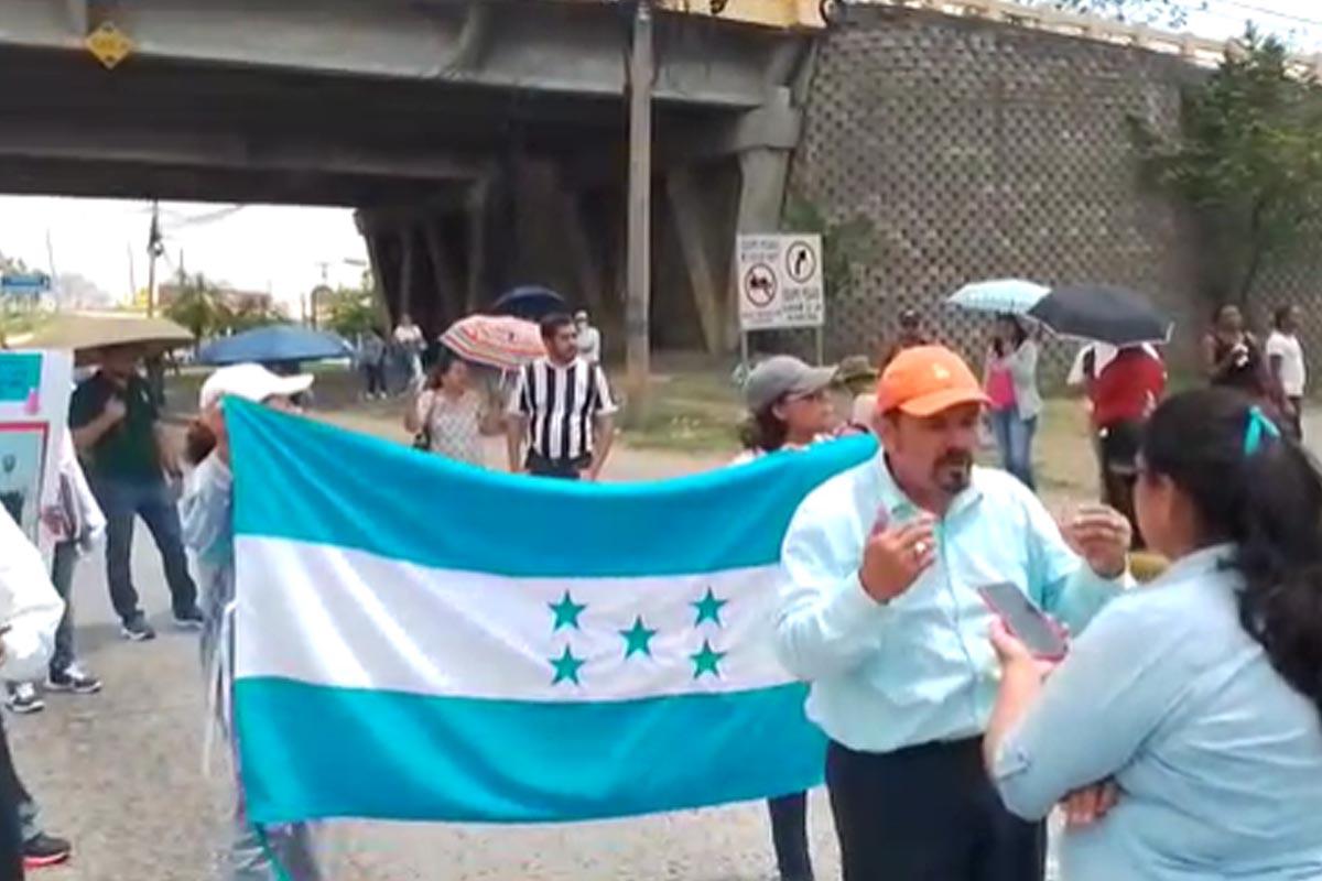 La protesta fue organizada por maestros de todos los colegios magisteriales.