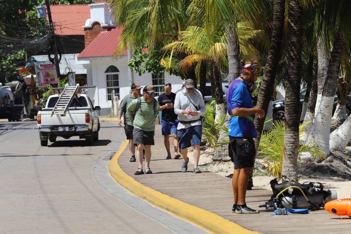 Roatán, la isla hondureña que nunca duerme por su vibrante vida nocturna y turismo