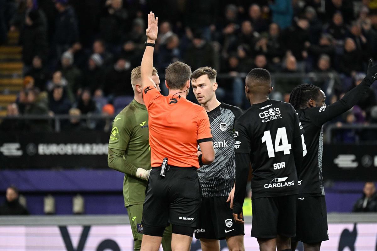 Histórico: Partido se repetirá por un error del VAR en un penal en Bélgica