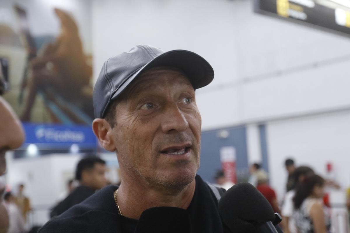 El entrenador argentino brindó declaraciones a los medios de comunicación deportivos a su llegada.