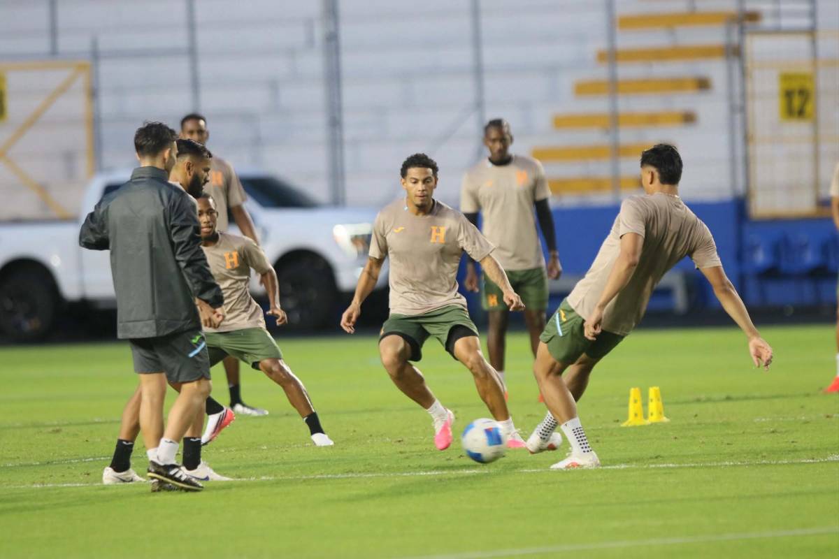 Honduras con visita especial y la triste foto de Edwin en último entrenamiento