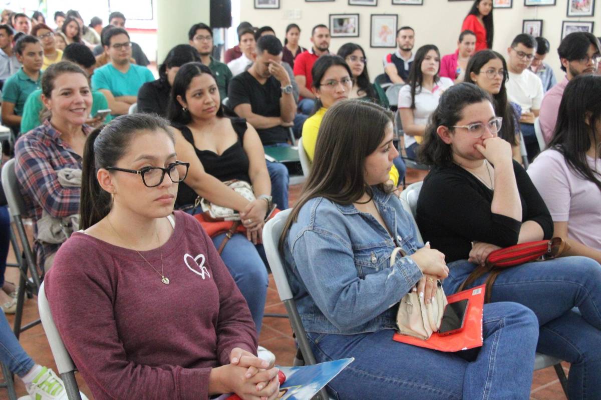 Otorgan 30 millones en becas a estudiantes de Copán y Ocotepeque