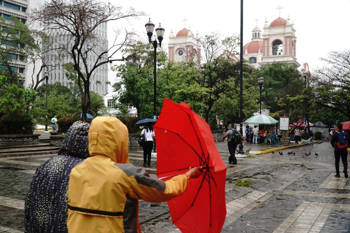 Lluvias continuarán este jueves en cuatro regiones de Honduras