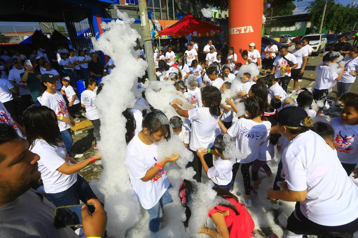 Escuela Bilingüe Génesis realiza el “Color Run 2023”