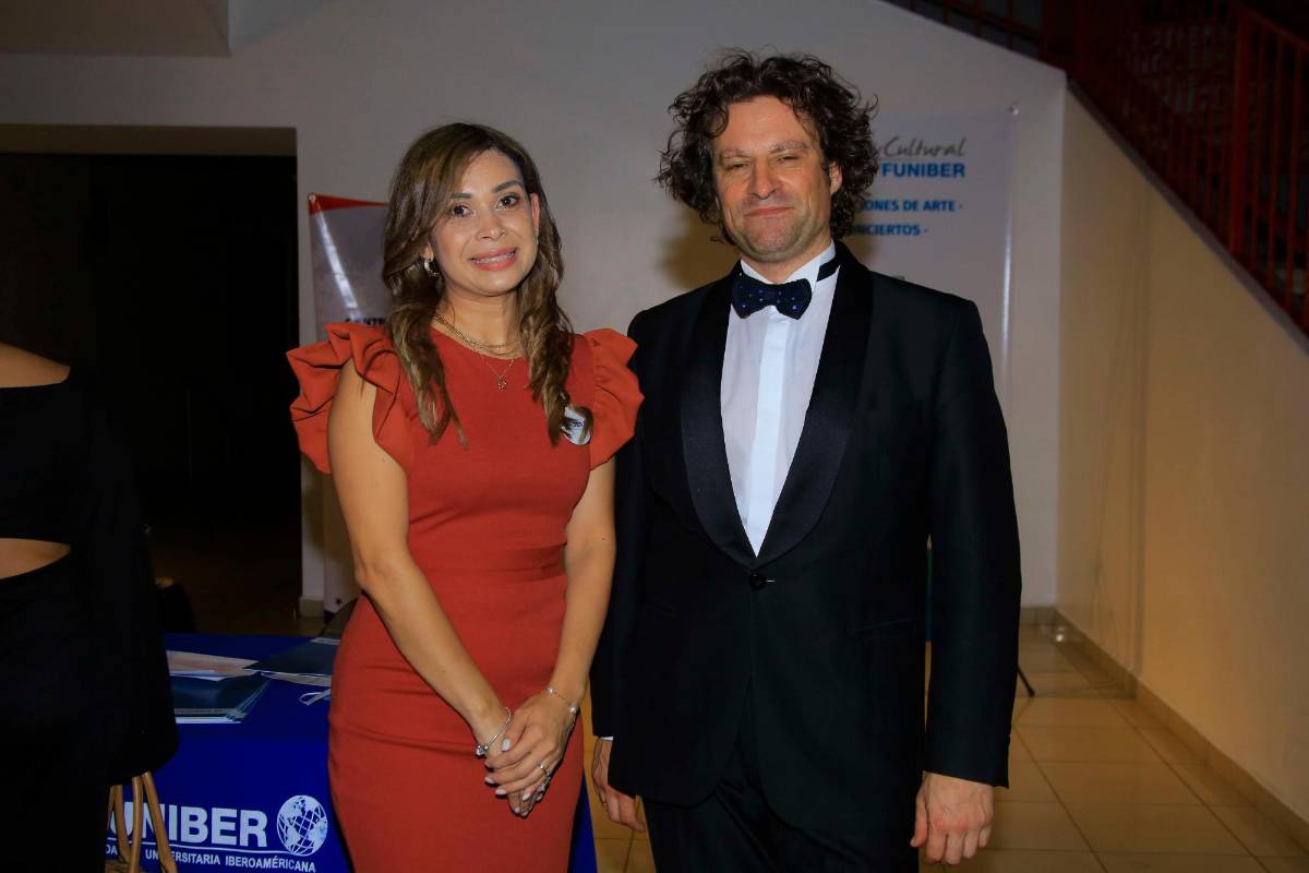 El pianista José Nieto da brillante concierto en San Pedro Sula