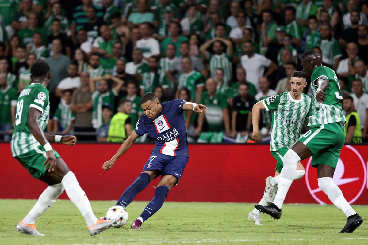 Así marcó Kylian Mbappé el segundo gol del PSG contra el Maccabi Haifa.