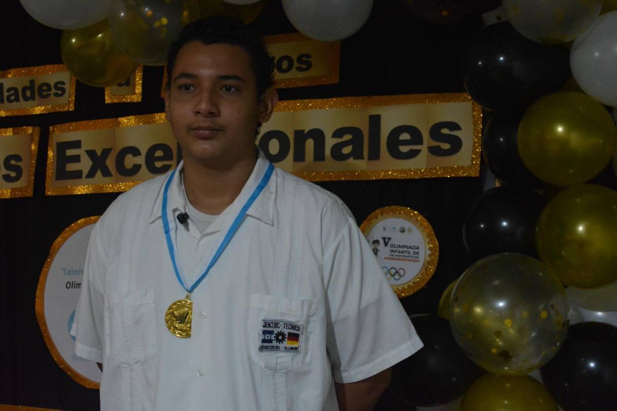 Premian a niños y jóvenes ganadores de olimpiadas de matemática, física y química