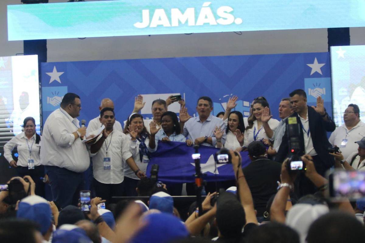 Juramentan a la nueva directiva del Partido Nacional de Honduras