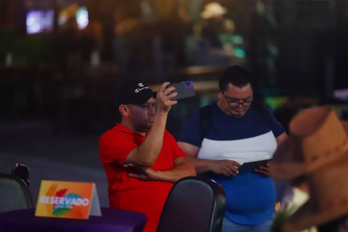 Generación Norteña desata la fiesta en la Tarima Ganadera del Agas