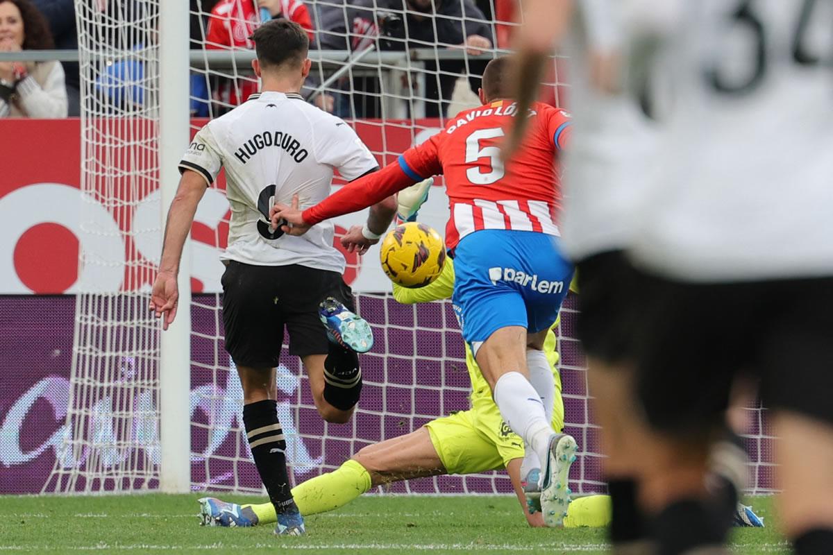 Así definió Hugo Duro ante Gazzaniga para poner a ganar al Valencia en Girona.