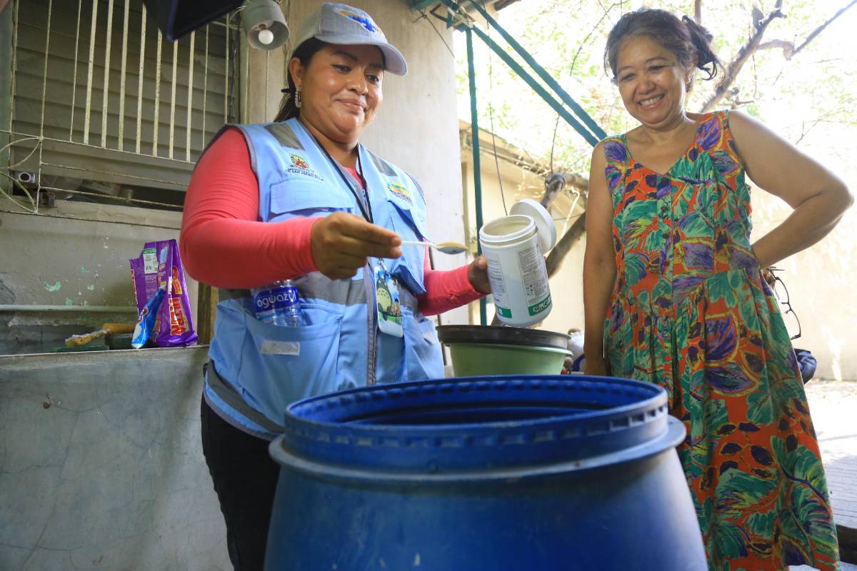 Honduras superó el umbral de los 9,000 casos de dengue semanales, según viceministro.