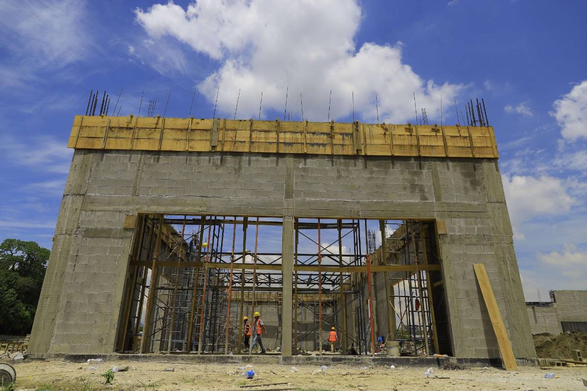 En el mismo bulevar del norte se edifica Mall Megaplaza, en el bulevar del este se construyen ofibodegas, una plaza que se llamará Novaplaza y un restaurante.