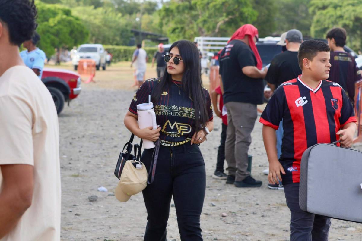 Otra vez se lesiona con Motagua, reunión de Molina y chica misteriosa enamora