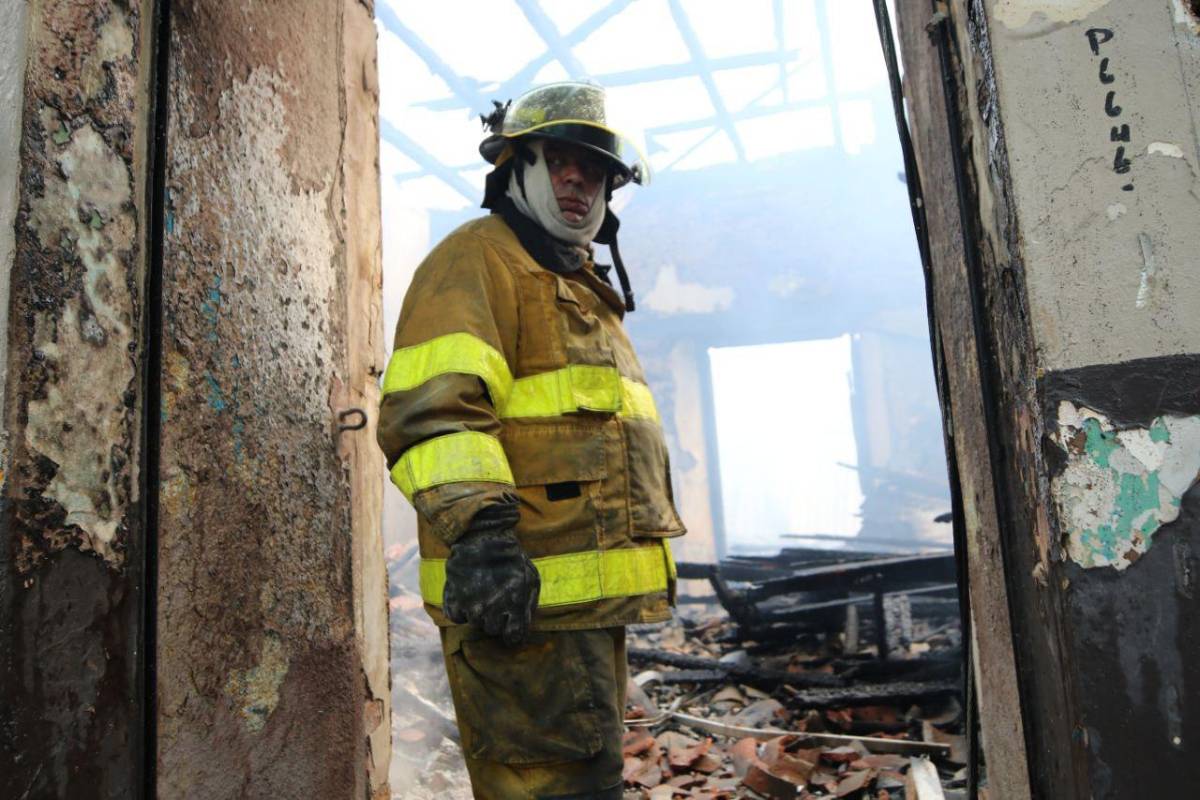 Así fue el voraz incendio que consumió el edificio Chinda Díaz en Tegucigalpa