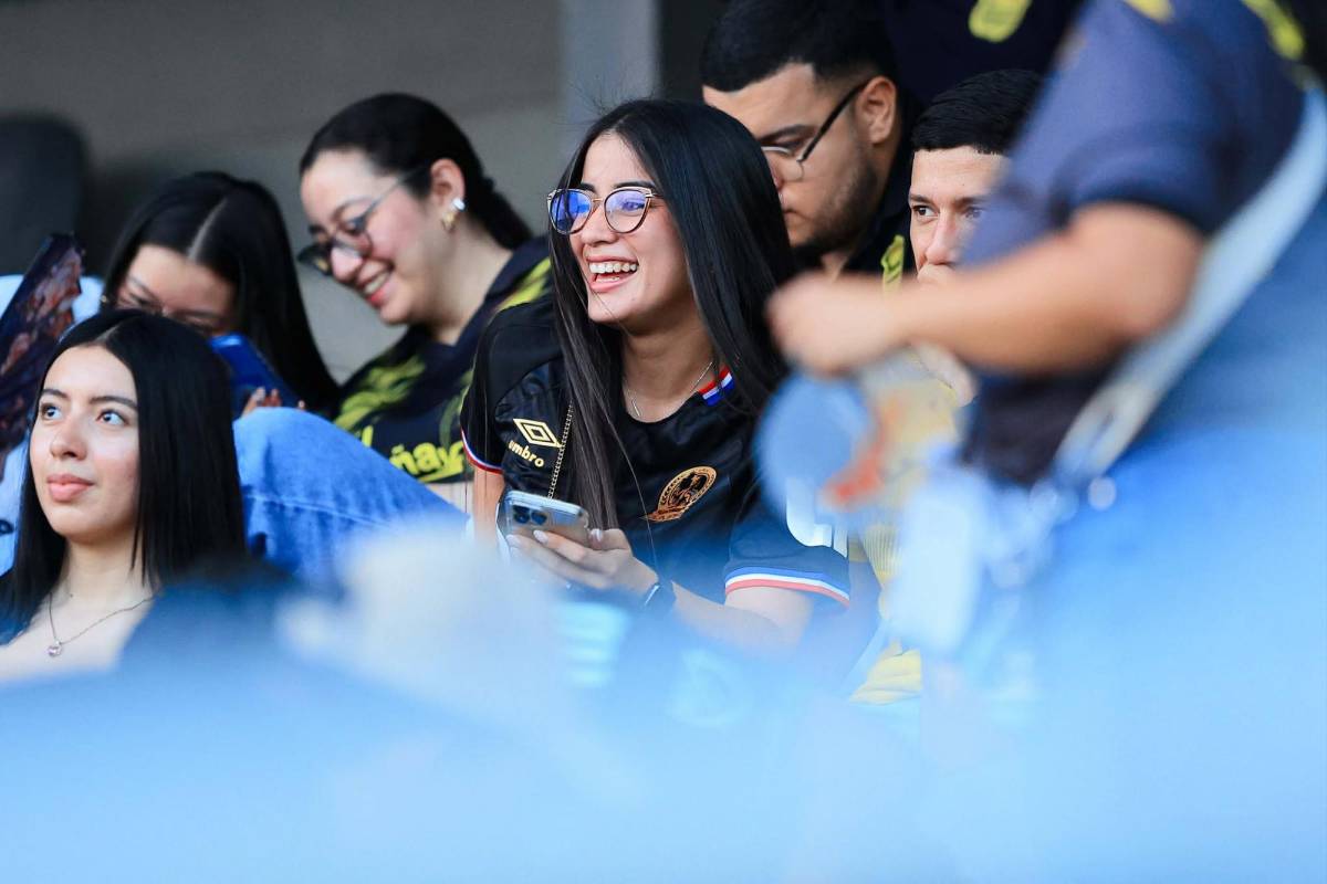 Las chicas del Real España vs Olimpia: bellezas roban suspiros en el clásico