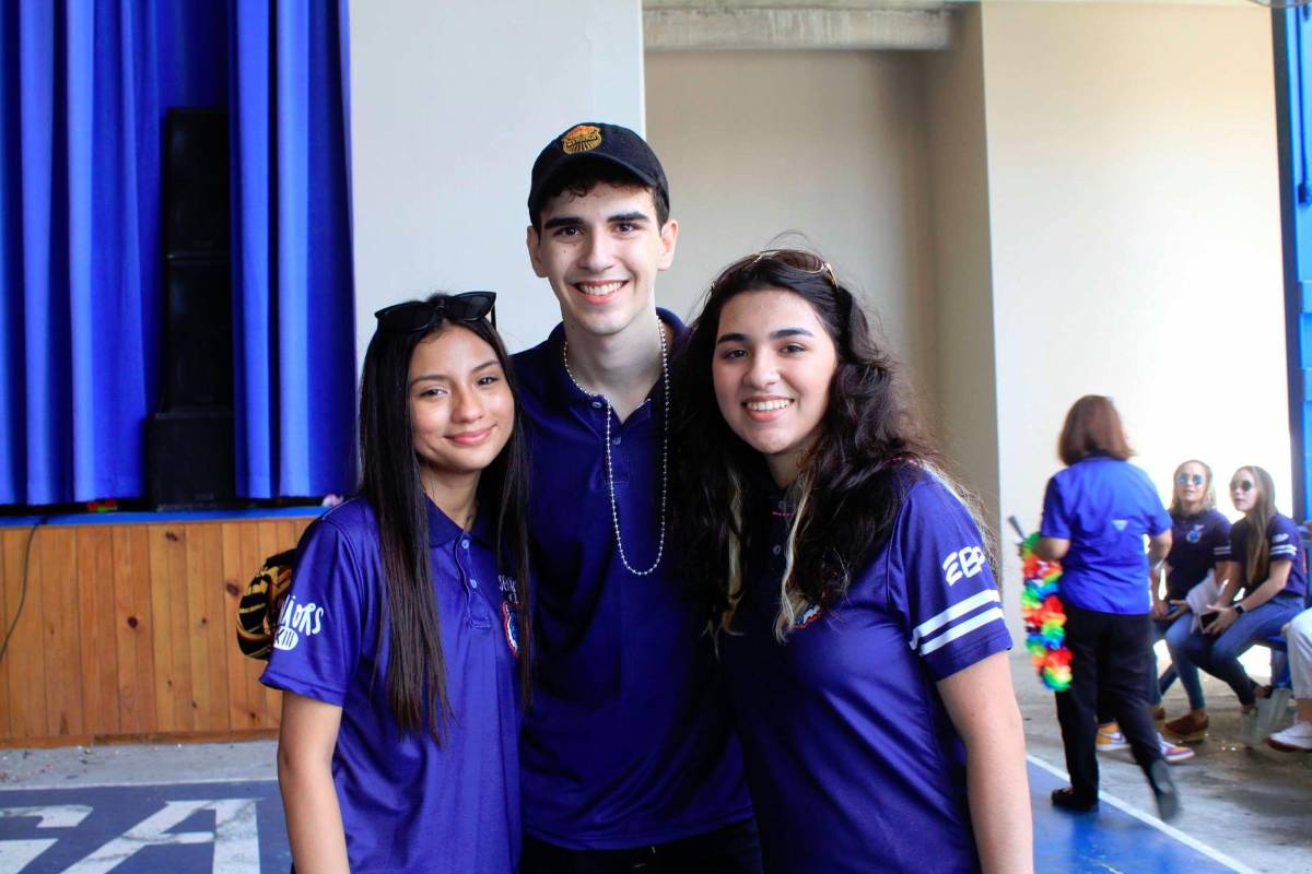 Seniors Entrance 2023 de la Episcopal School