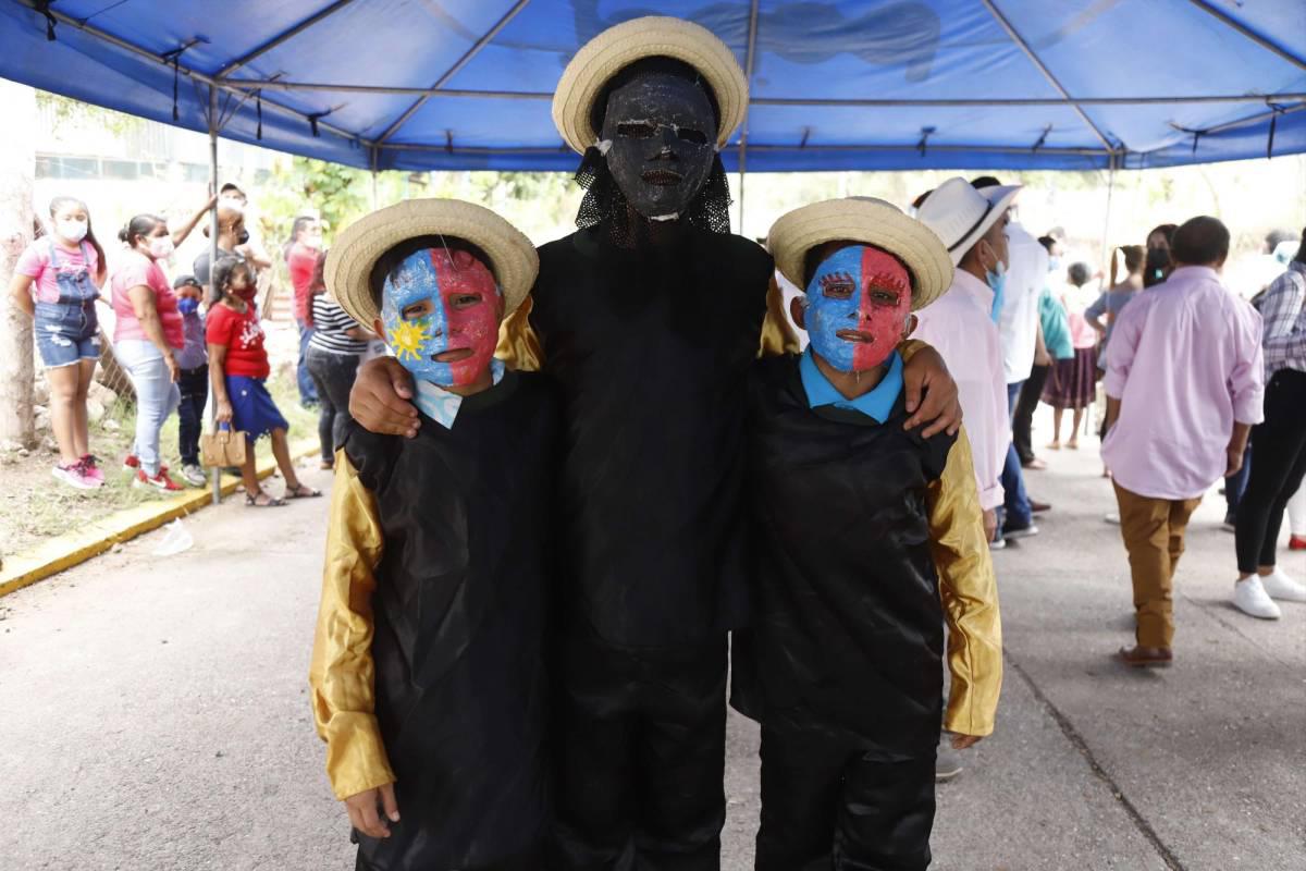 Un grupo de niños listos para participar en las actividades del Guancasco.