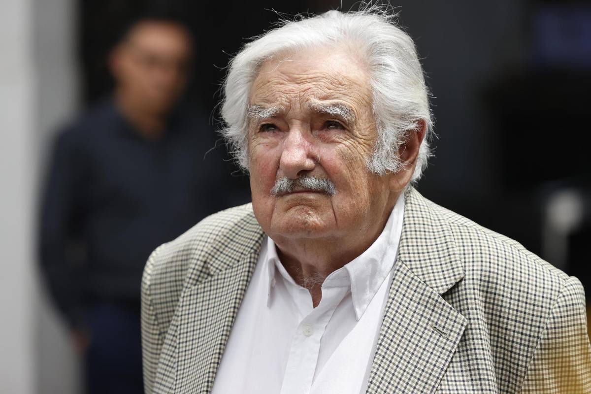 Mujica sale del hospital pero se encuentra ‘frágil’, según su médica