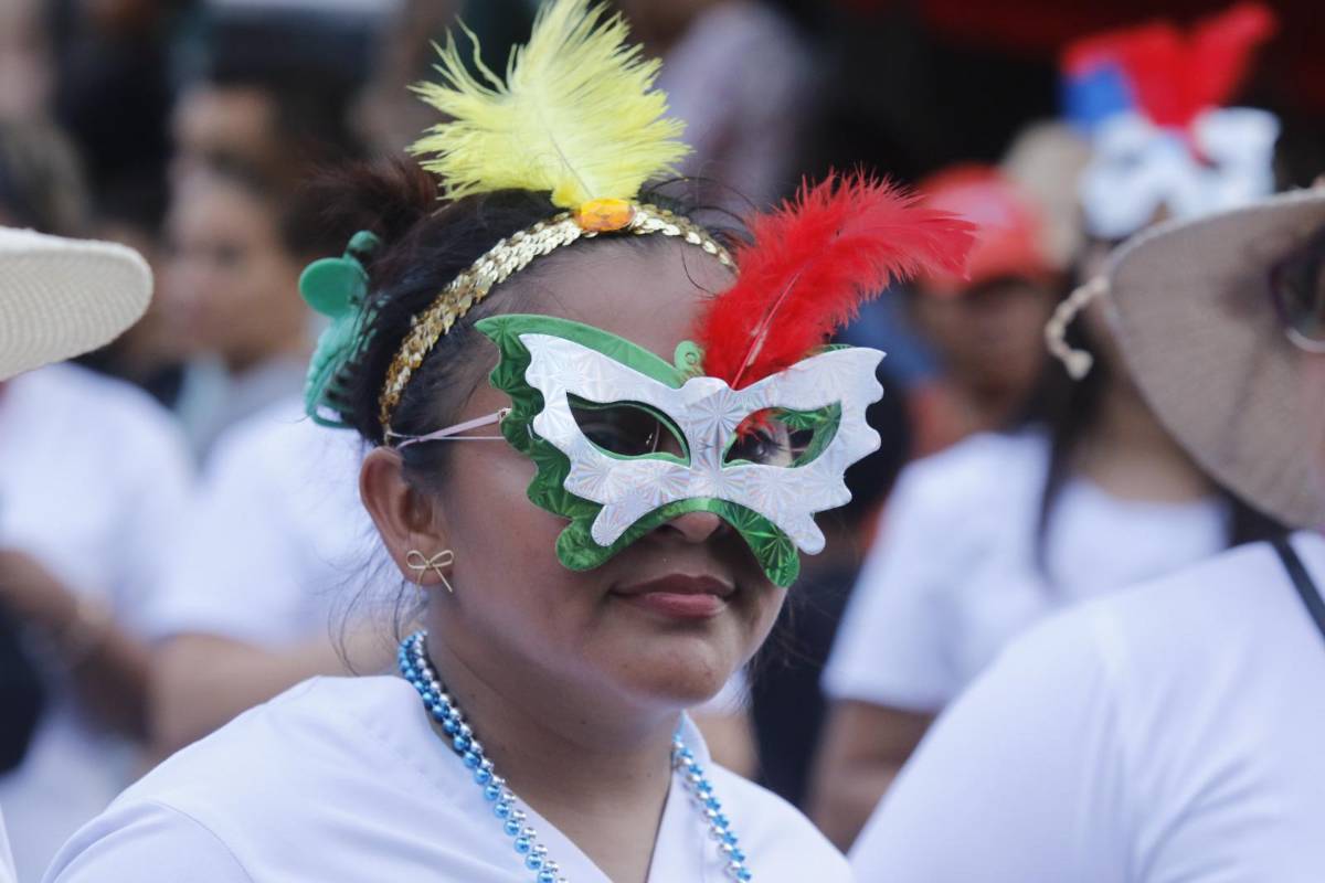 Ni la lluvia detuvo el desfile: San Pedro Sula celebra con orgullo su feria