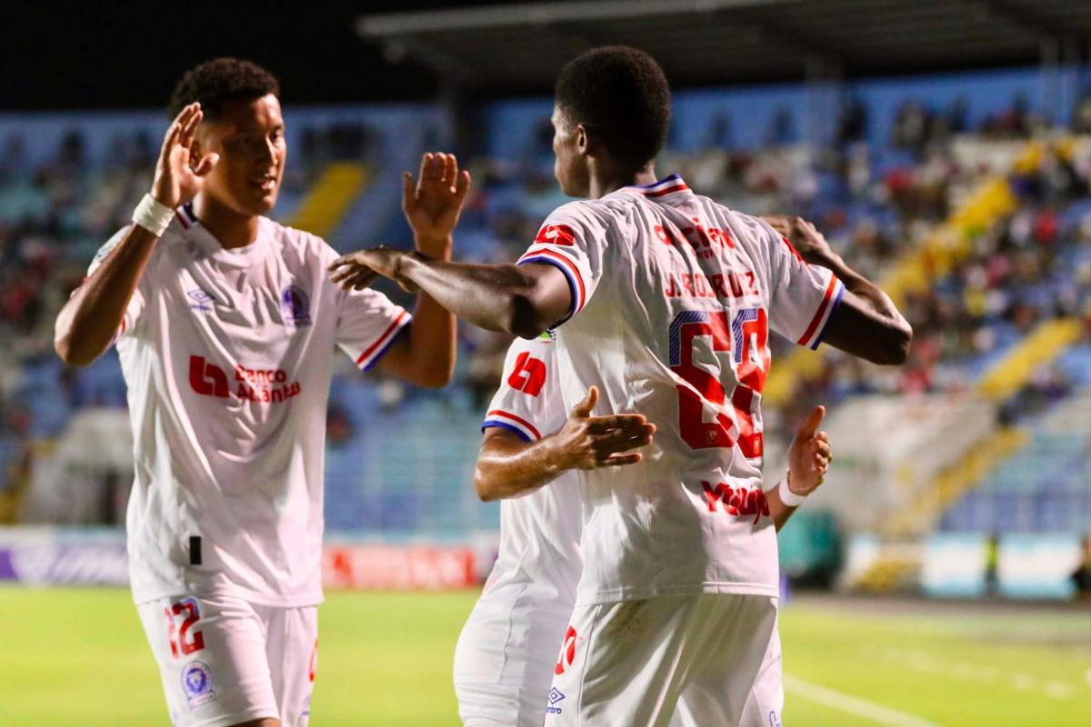 ¿Era su debut? Inesperado héroe de Olimpia, festejos y bellezas en el Nacional