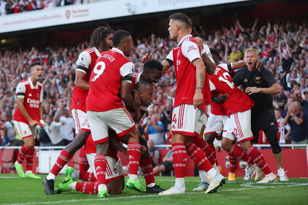 Los jugadores del Arsenal celebrando el gol del triunfo marcado por Gabriel Magalhães.