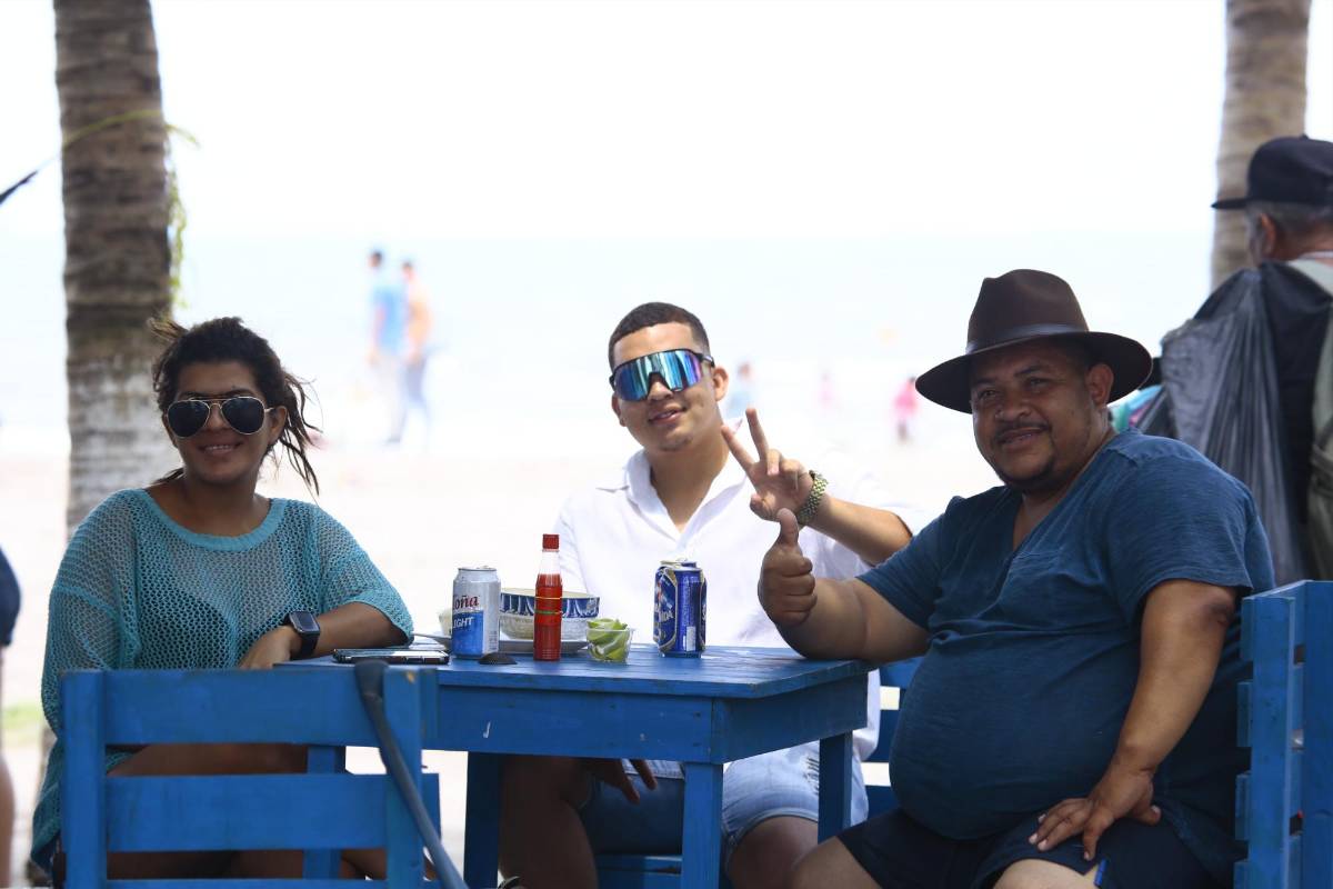 Puerto Cortés y Omoa reciben varios miles de veraneantes