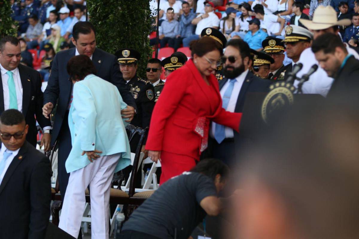 Xiomara Castro fue acompañada por el presidente del Congreso Nacional, Luis Redondo, y la presidenta de la Corte Suprema de Justicia (CSJ), Rebeca Ráquel Obando.