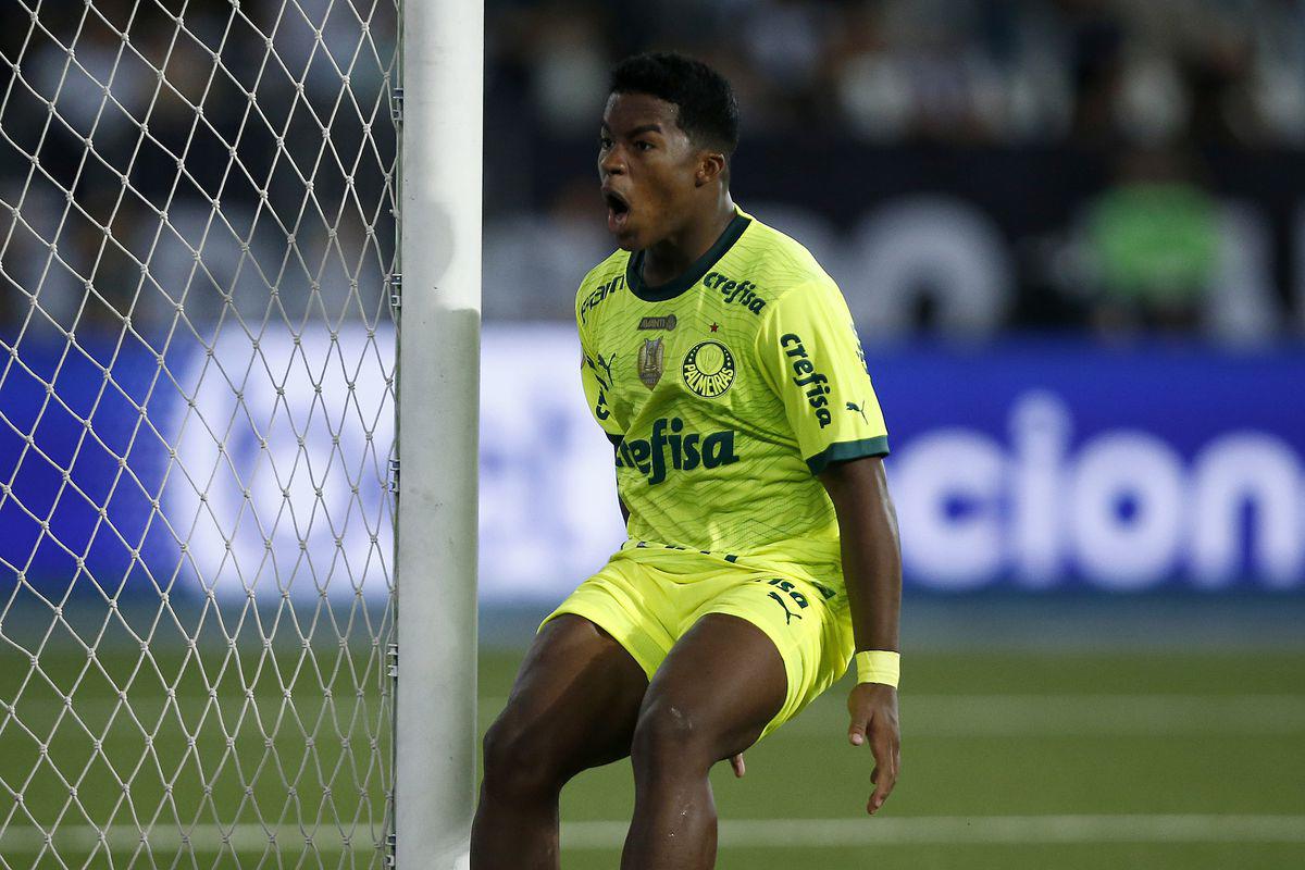 Endrick lideró la remontada del Palmeiras con sus dos golazos.