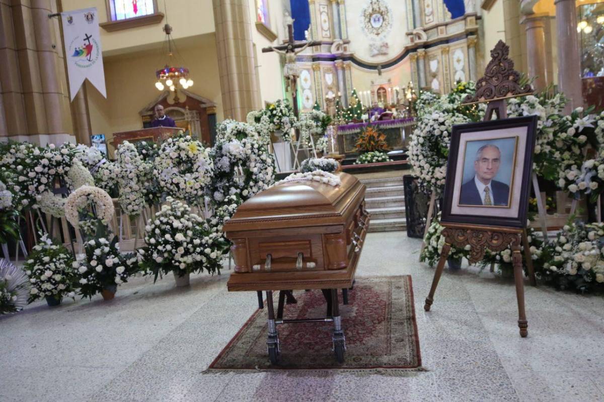 Familia y amigos despiden a don Emilio Larach con emotiva misa