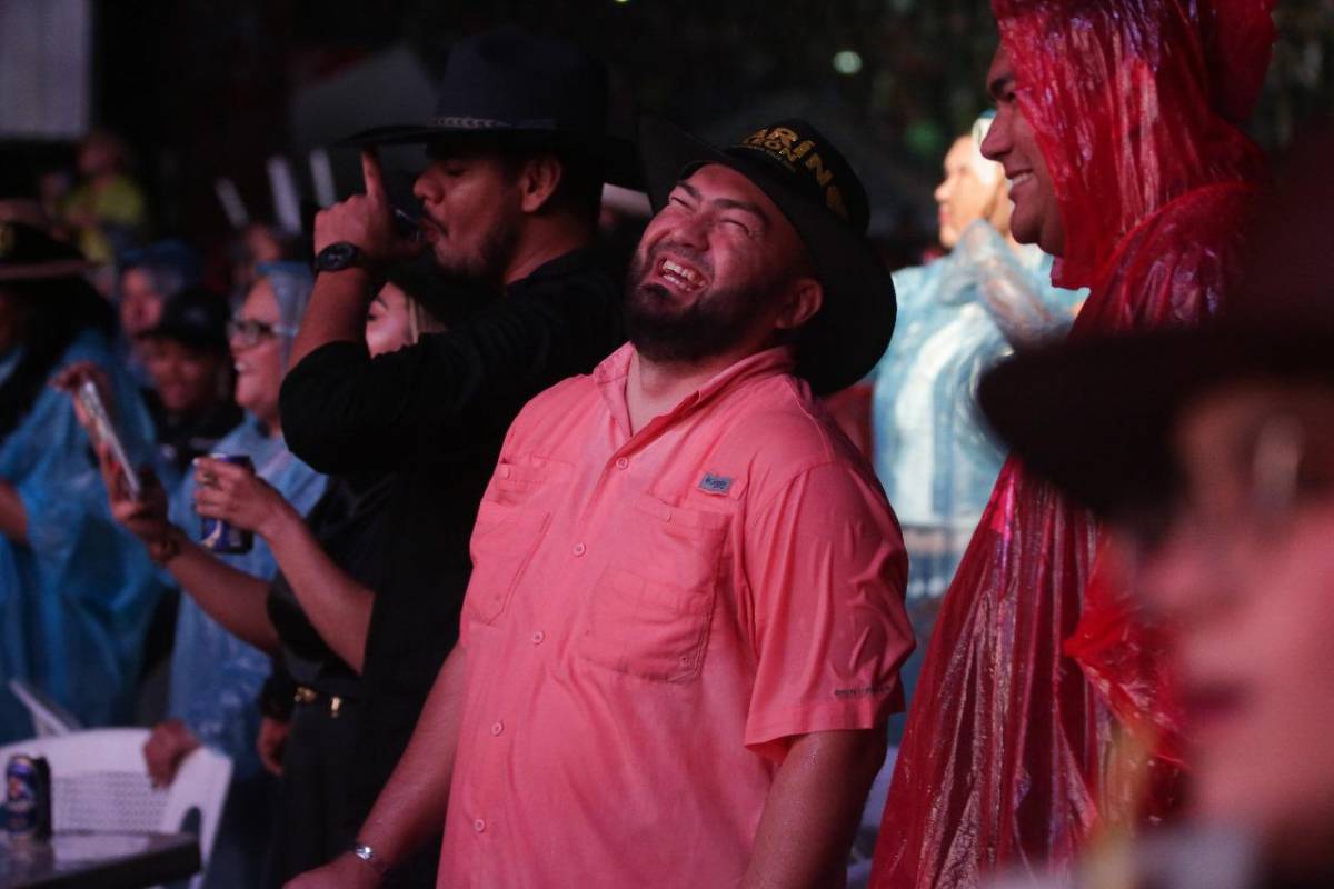 Carín León ofreció una serenata inolvidable en Tegucigalpa