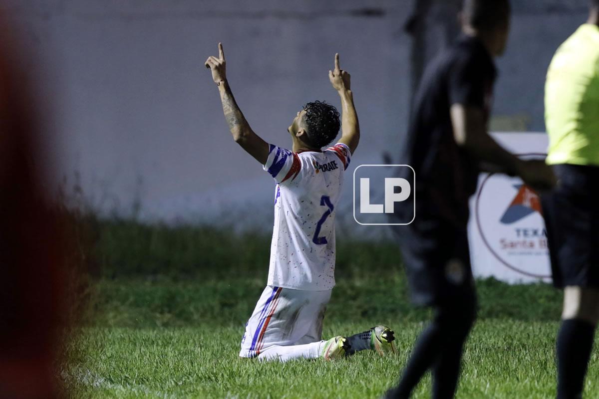 La celebración de Erick Peña, figura del Real Juventud en esta eliminatoria contra Platense.