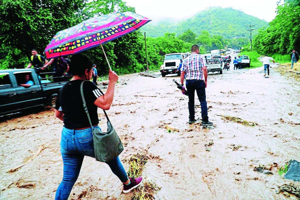 Onda tropical deja lluvias en el centro y sur de Honduras