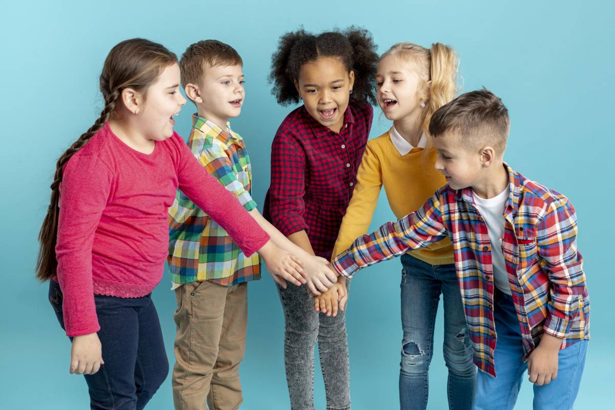 Se le debe enseñar a los niños habilidades sociales para que sean adultos responsables y empáticos.