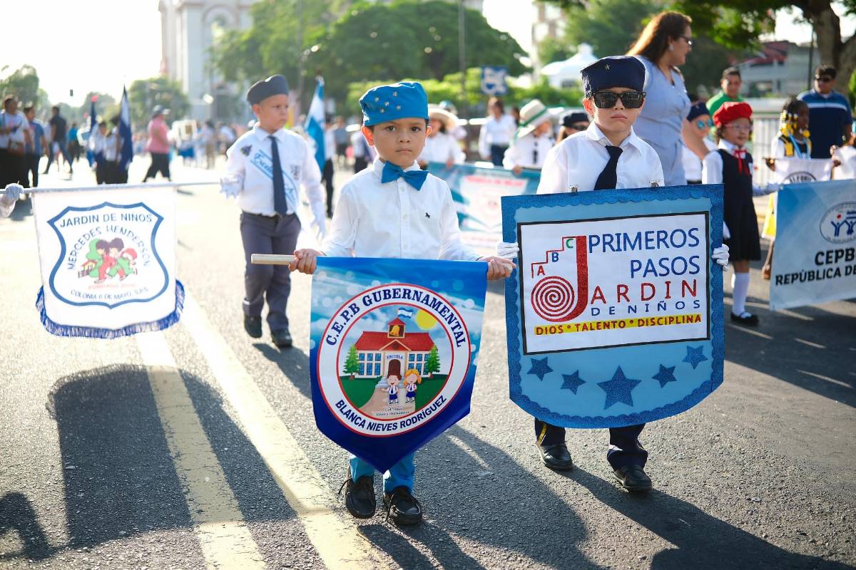 La bella Valentina se robó los corazones y los aplausos en los desfiles de San Pedro Sula