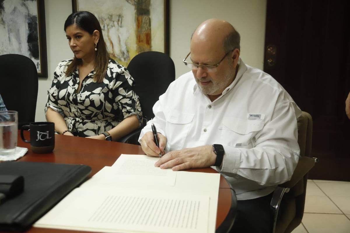 El presidente de la junta directiva de Mensajeros de la Paz, Jorge Canahuati Larach.