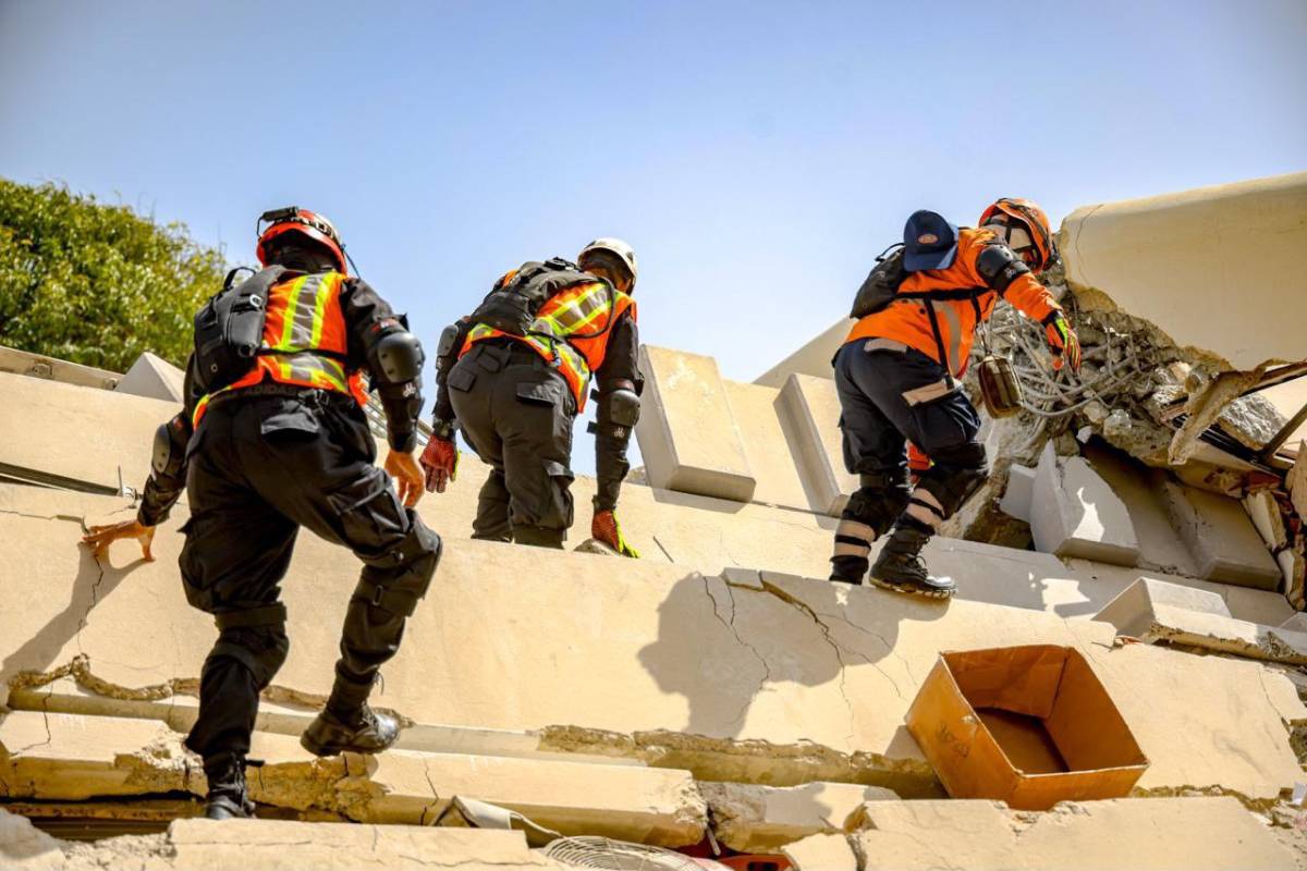 La desesperada búsqueda de sobrevivientes continúa tras los terremotos en Venezuela