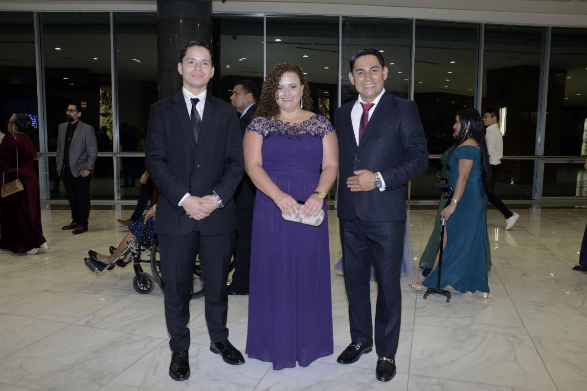 Celebran los nuevos esposos Hu Sandoval por su sagrado matrimonio