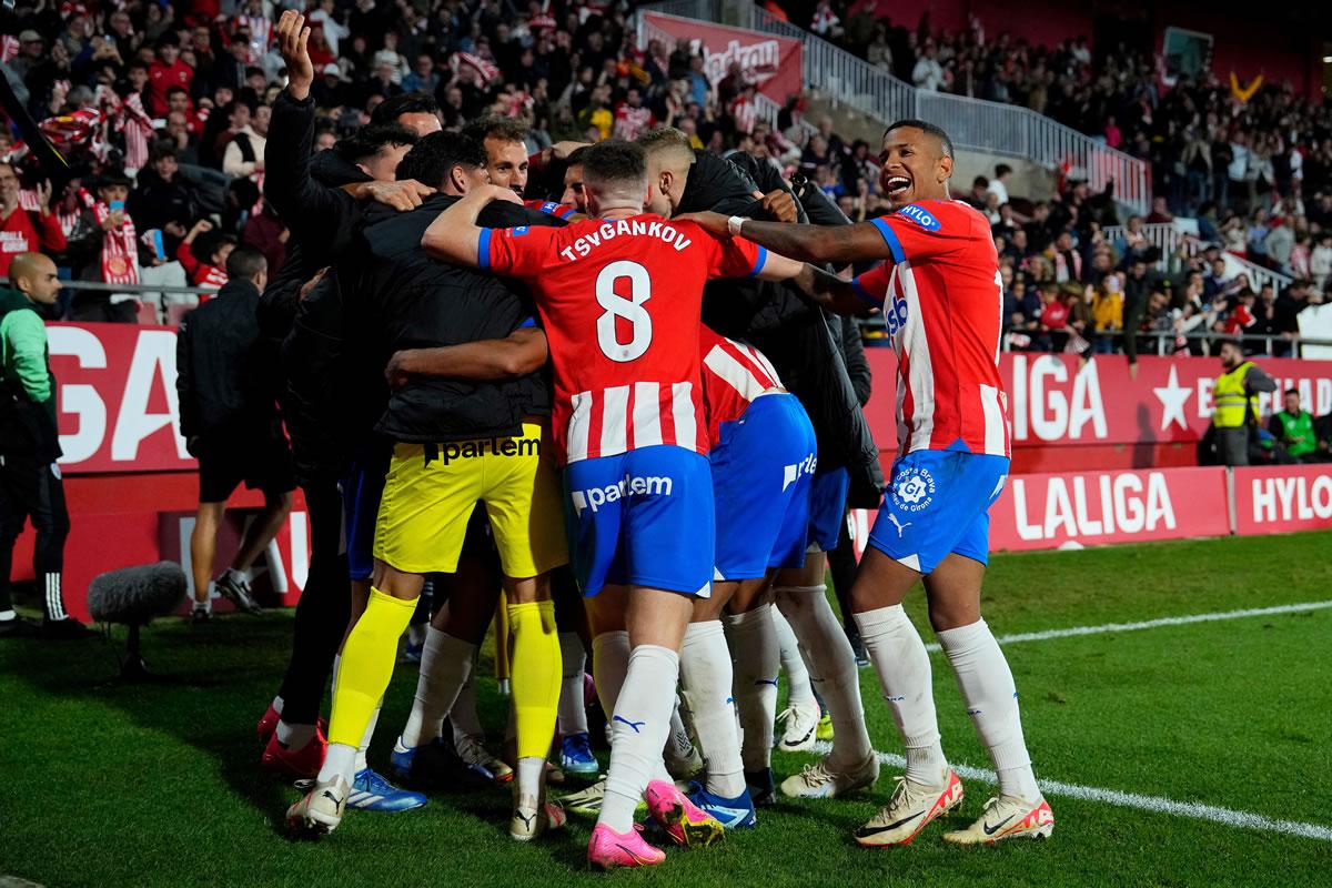 Jugadores del Girona celebrando el gol de Yangel Herrera.