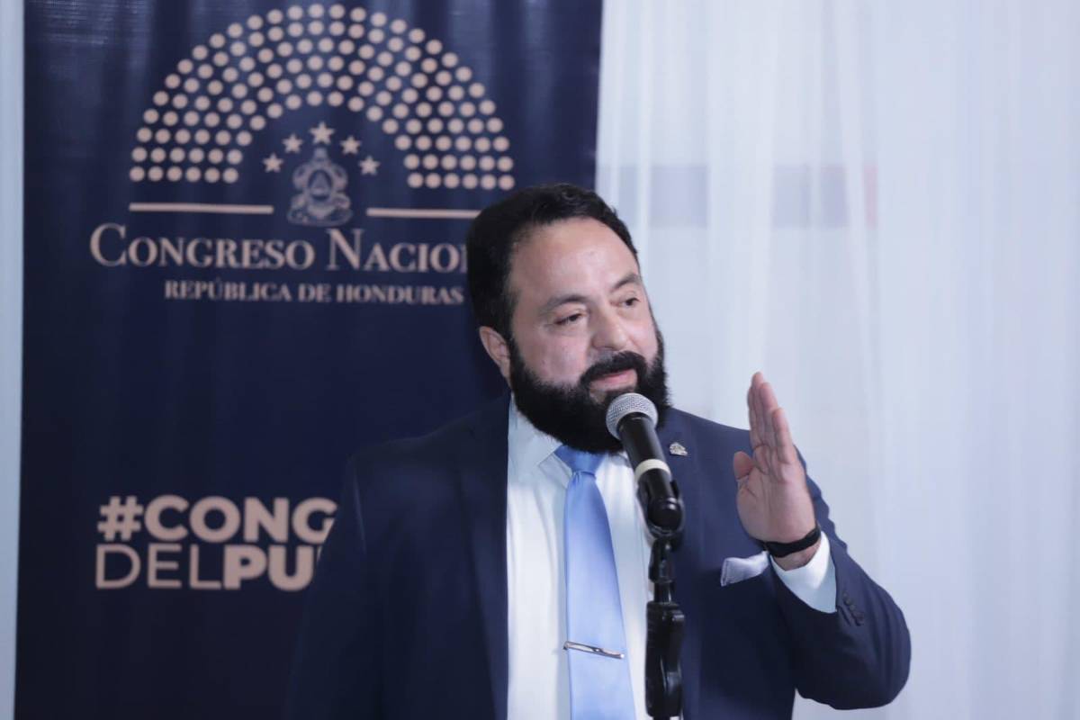 Redondo exige “perseguir” a diputados que aprobaron las Zede