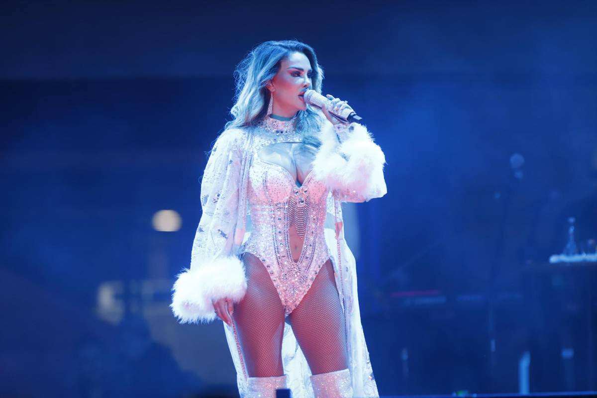 Ninel Conde encendió el Campo AGAS con su “Bombón Asesino”