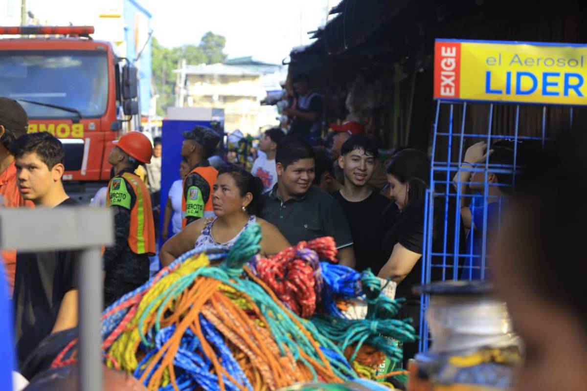 Fotos del feroz incendio que arrasó con edificio en San Pedro Sula