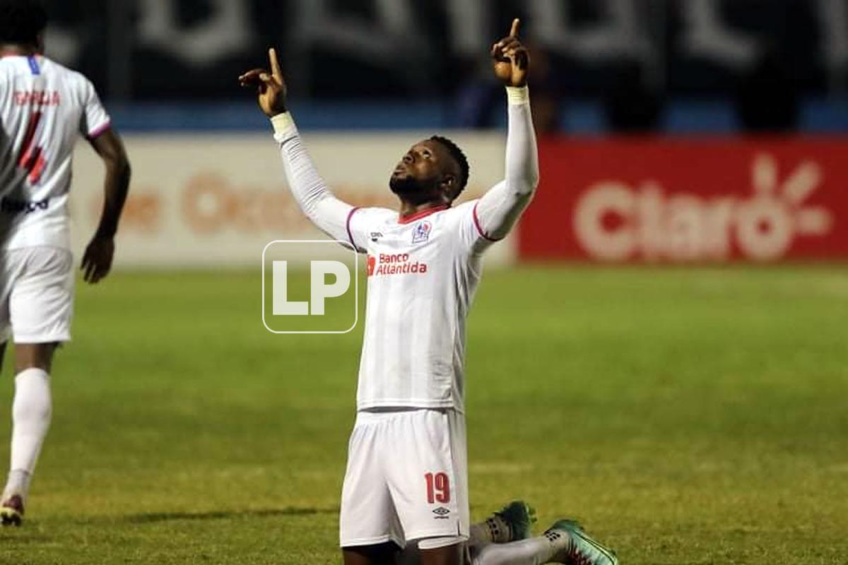 Yustin Arboleda celebrando su gol en el clásico capitalino.