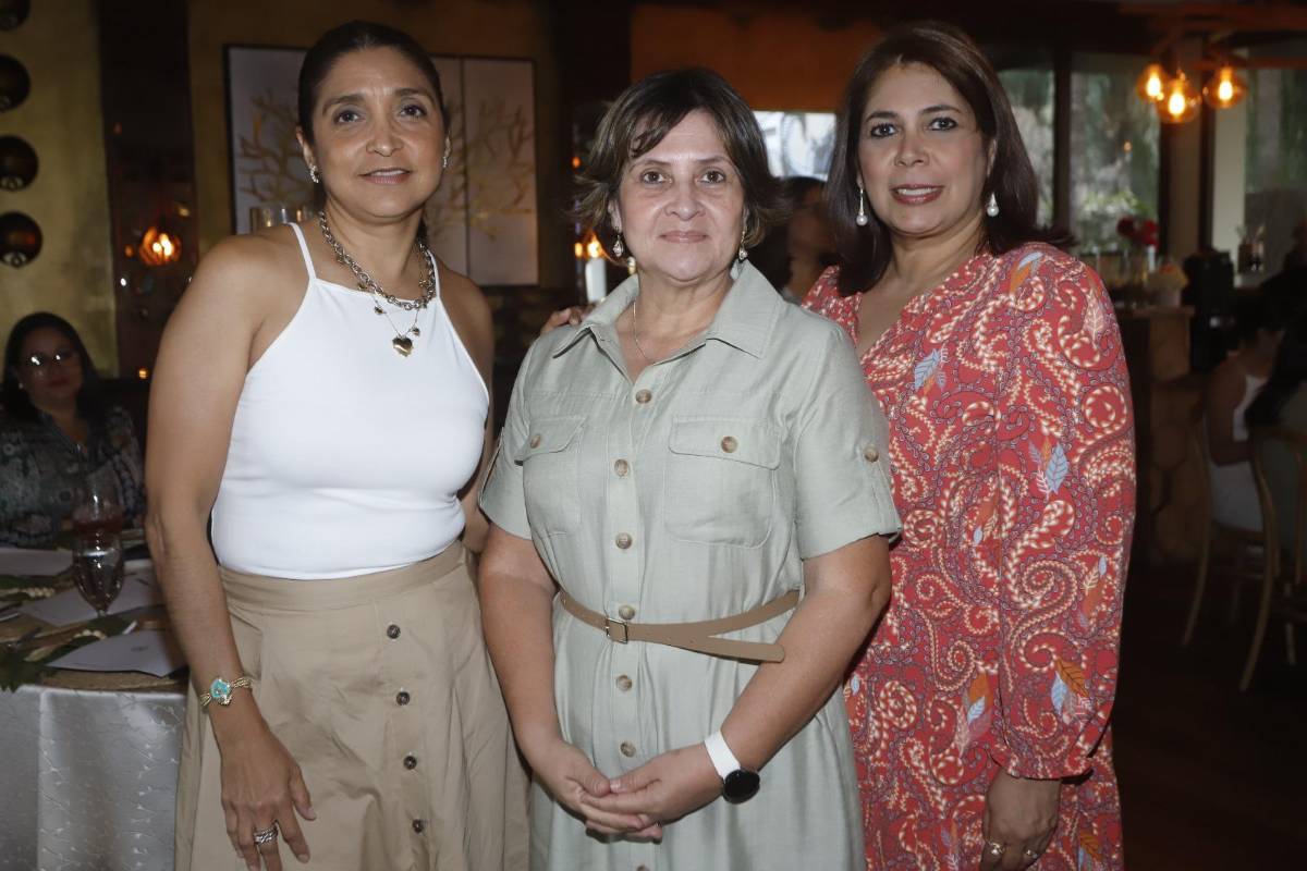 Alery Reyes Borjas celebra su despedida de soltera con seres queridos