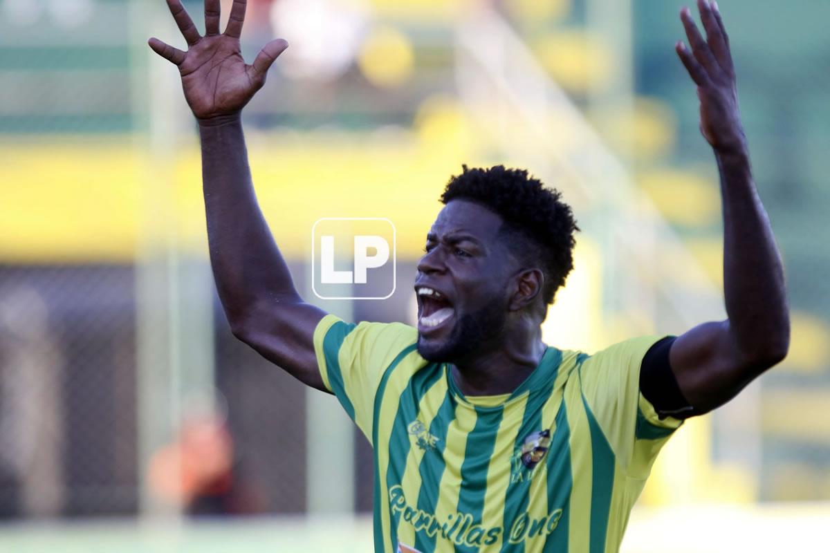 Jerrick Díaz celebrando su gol contra el Meluca.