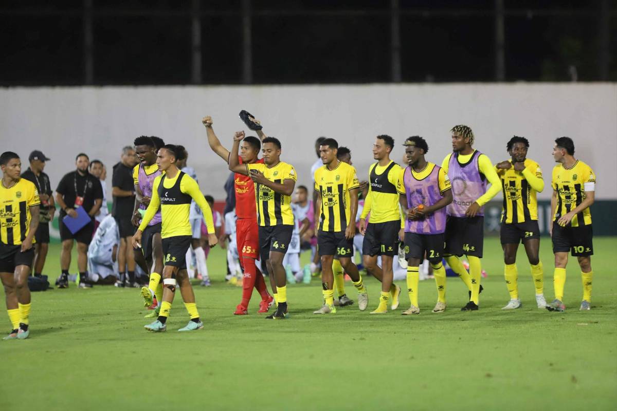 Real España festeja a lo grande, polémica y así sufrió Jeaustin Campos